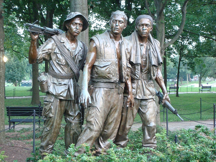Washington DC [2009 July 03] 216.JPG - Scenes from The Vietnam Veterans Memorial
